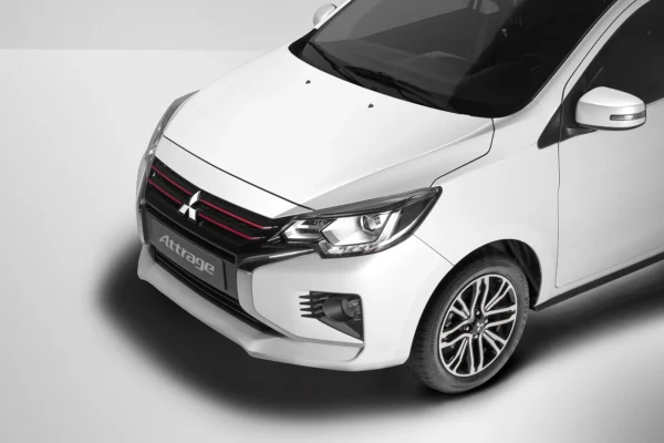 Attrage CVT Premium - Image 4