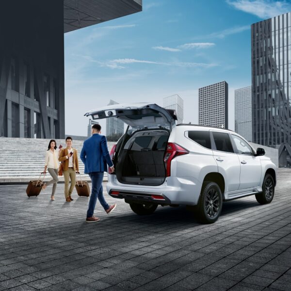 Pajero Sport Diesel 4X4 AT - Image 4